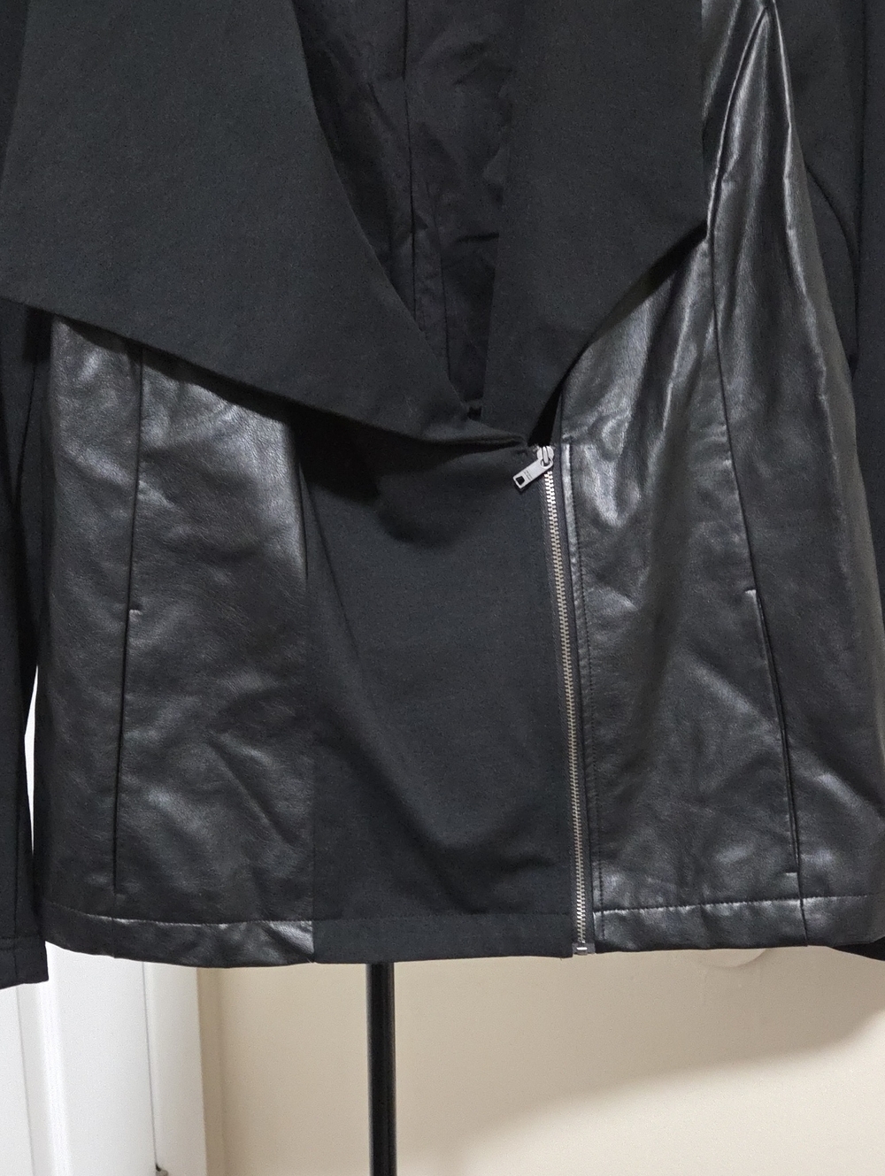 DKNY Black Asymmetrical Faux Leather Panel Moto Jacket Plus Size Minimalist - Picture 6 of 7